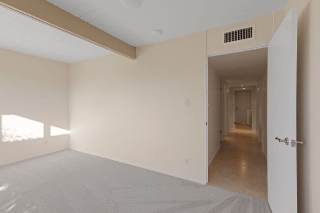 Building Photo - 10347 Cozycroft Ave