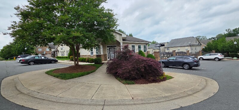 Building Photo - 823 Silver Leaf Dr