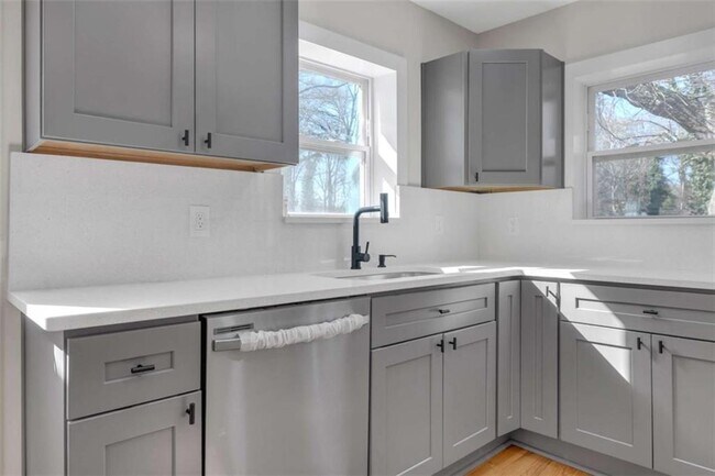 Building Photo - 1427 Lorenzo Dr SW