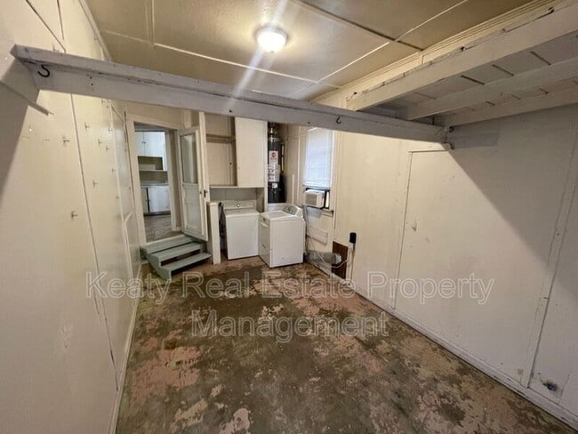 Building Photo - 409 Silkwood St