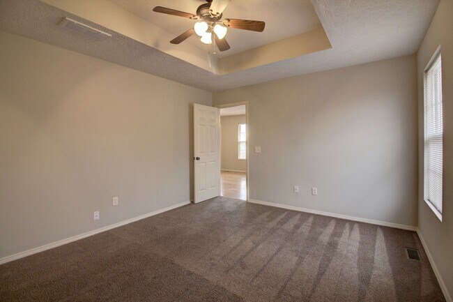 Building Photo - 1094 S Tanner Dr