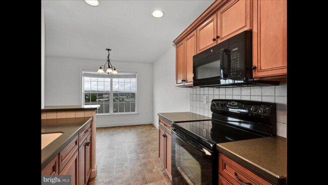 Building Photo - $1,900 townhome for rent Swatara township ...