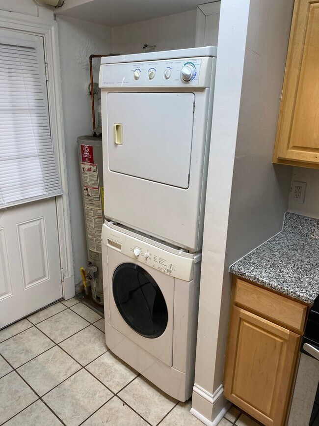 Building Photo - 208 N Nansemond St