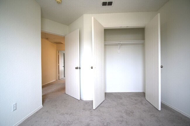 Building Photo - Upgraded 3BR Home | Granite Kitchen, High Ceilings & Gated Backyard | Minutes to Downtown Fort Worth