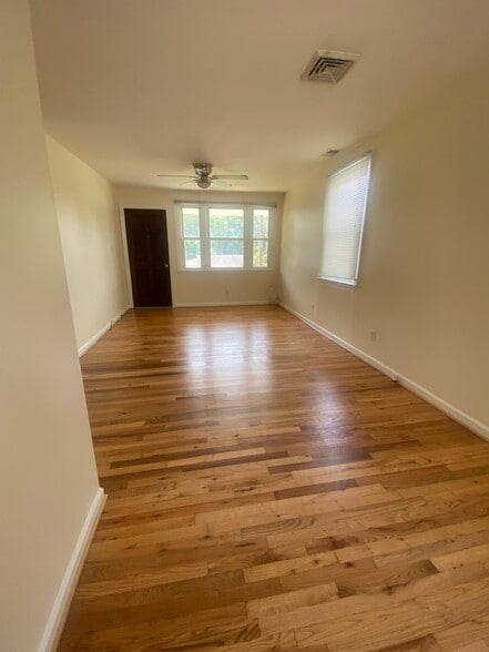 Building Photo - 3560 Maple St