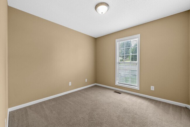 Building Photo - 4 Bedroom Pet Friendly Home For Rent With ...