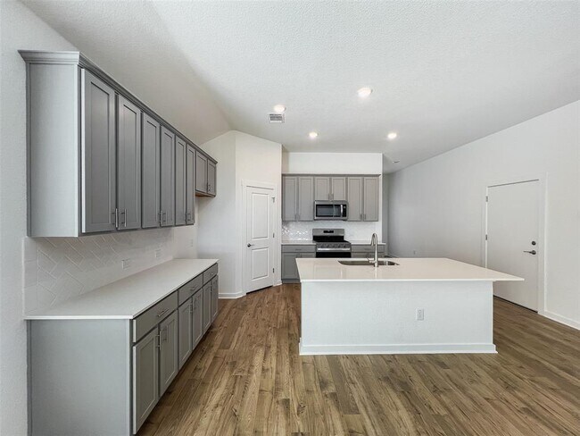 Building Photo - 1829 Walnut Grv Bnd