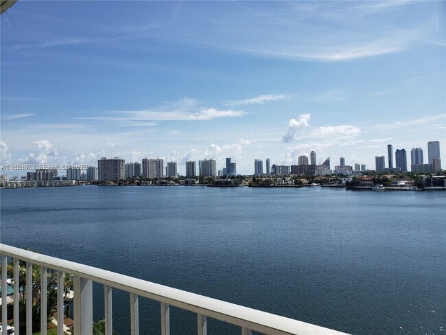 Building Photo - 16570 NE 26th Ave