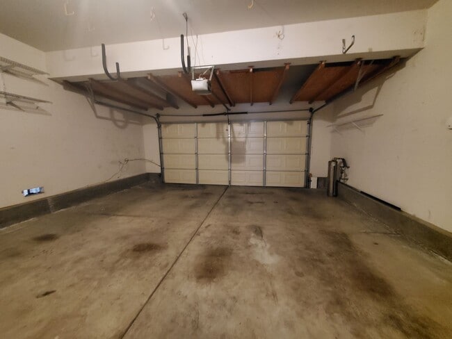 Building Photo - Wonderful 3 Bedroom 2.5 Bath Home in the h...