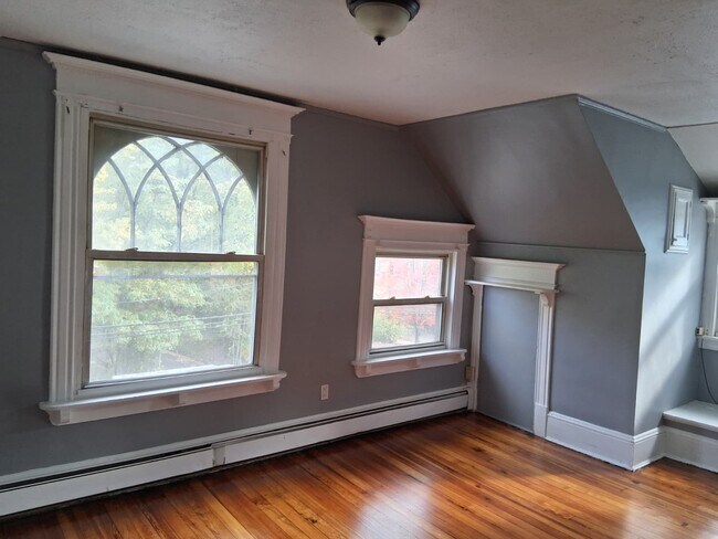 Building Photo - 143 Edgewood St