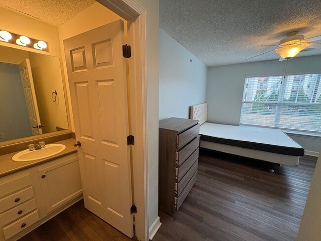 Building Photo - 731 Harts Cove Way
