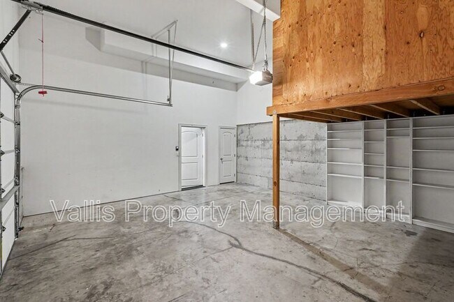 Building Photo - 2495 Benjamin Ave NW