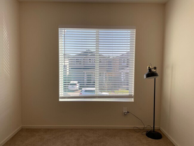Building Photo - BEAUTIFUL 3 Bedroom 2.5 Bath Home! High Ce...