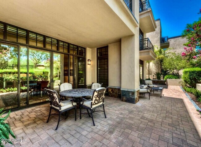 Building Photo - 8 Biltmore Estates Dr
