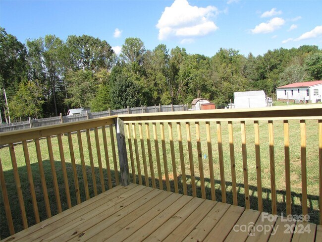 Building Photo - 248 Springway Ln