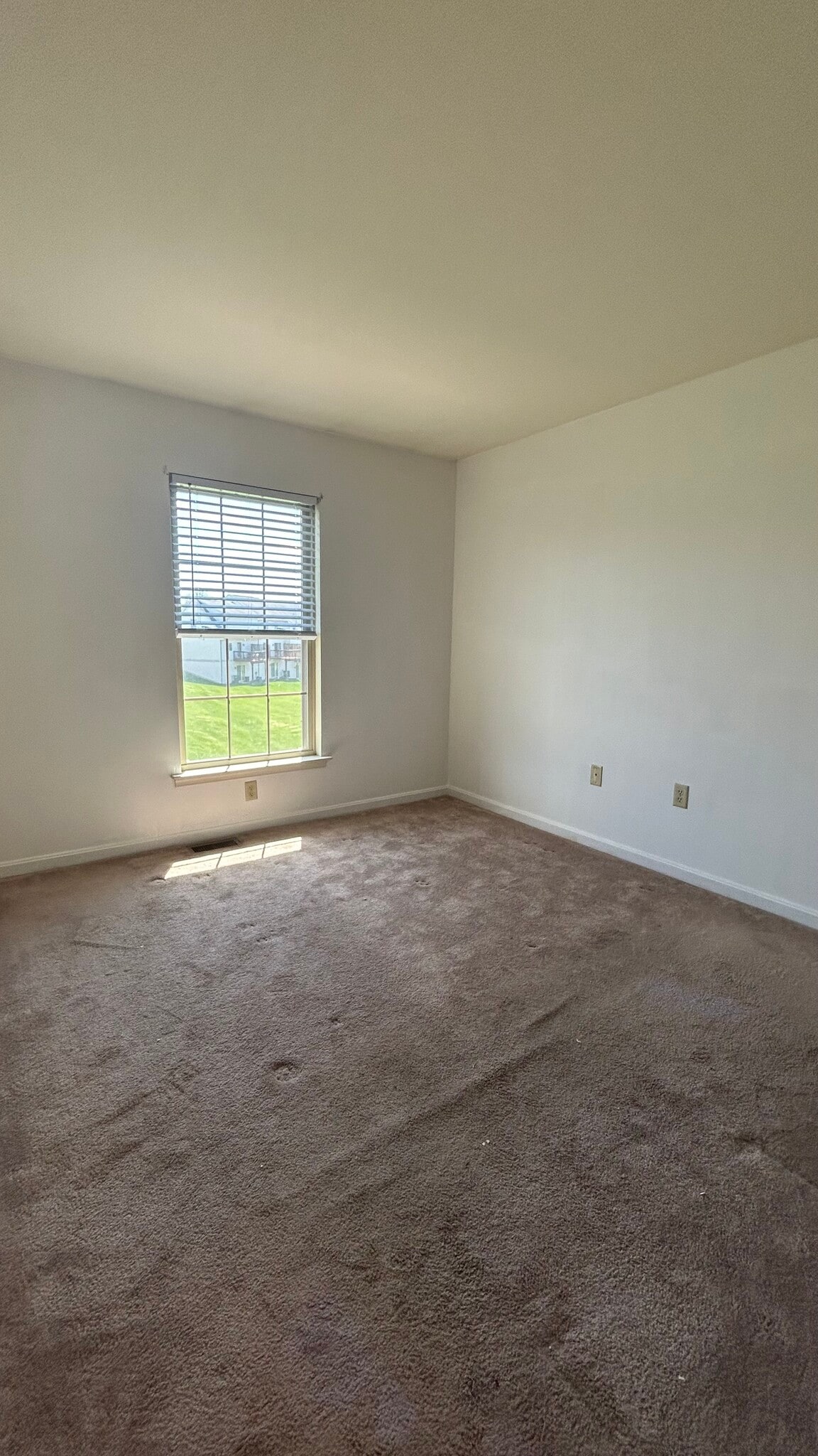 Building Photo - 424 Waverly Woods Dr