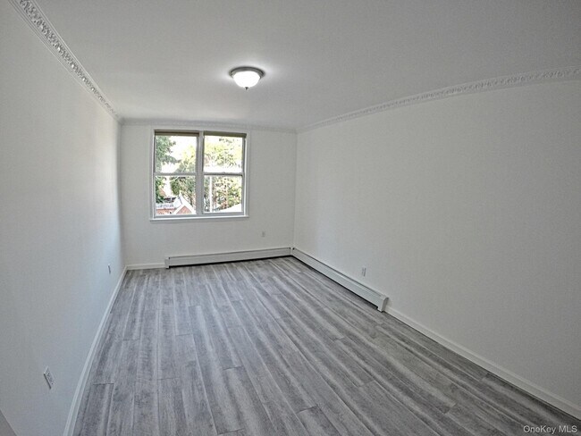 Building Photo - 40-24 Aske St