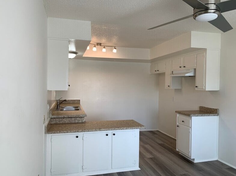 Kitchen - 11856 Inglewood Ave