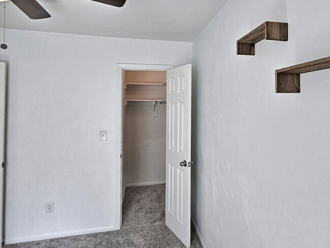 Building Photo - 613 Folkstone Way