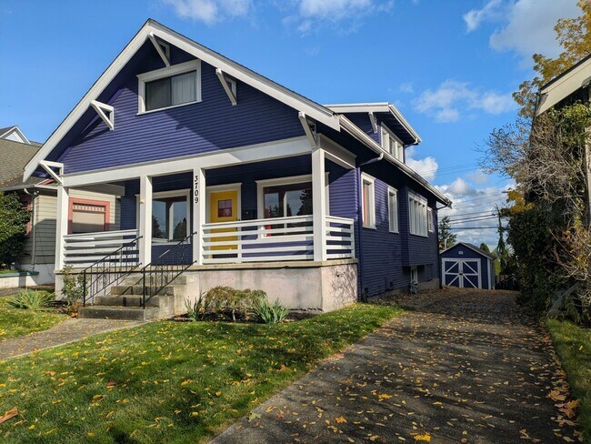 Building Photo - 3709 Hoyt Ave