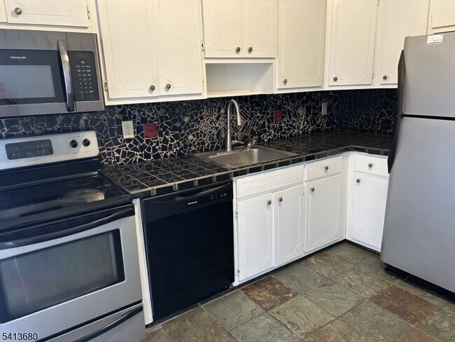 Building Photo - 15 South Ct