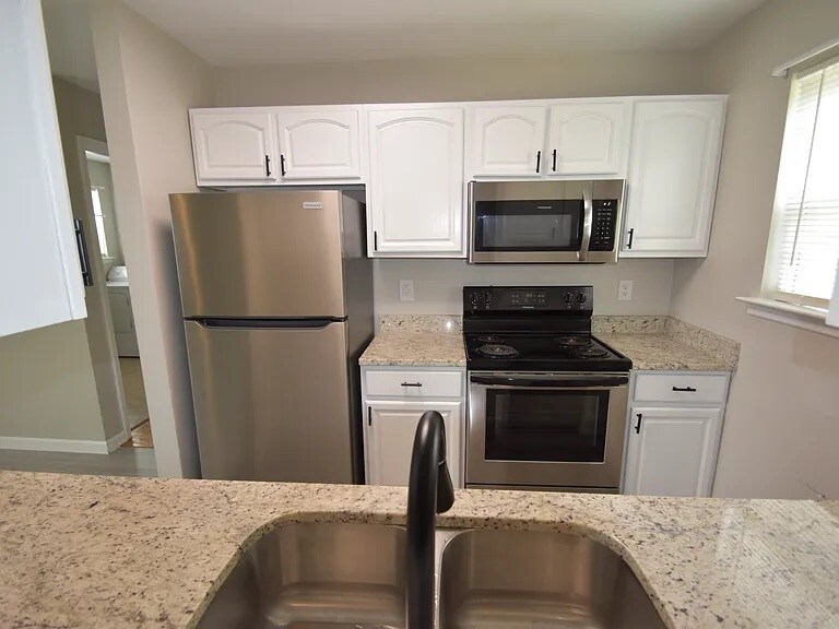 Building Photo - 614 N Highland Park Ave