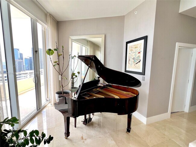 Building Photo - 848 Brickell Key Dr