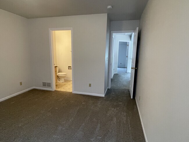 Building Photo - 1007 Cuerto Ln