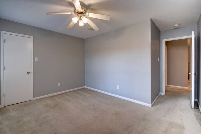 Building Photo - 2114 Whirlaway Dr