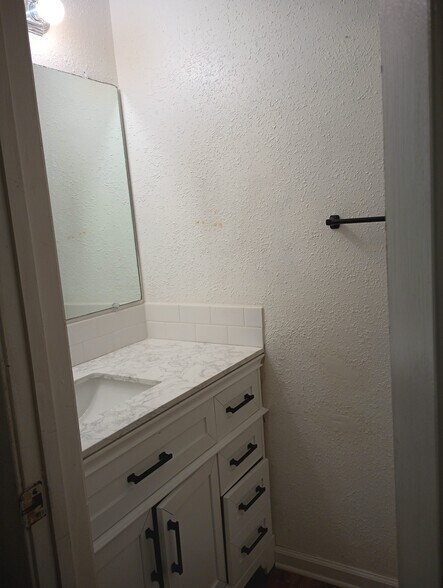 Building Photo - 1405 Chapelwood Dr