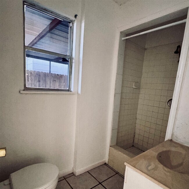 Building Photo - 416 Casey St