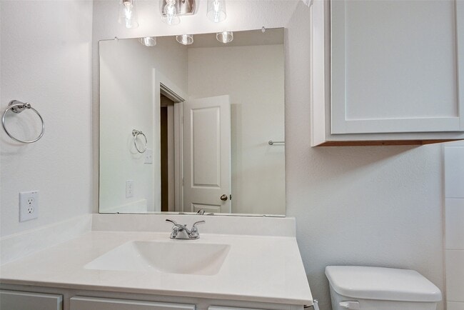 Building Photo - 31119 Myers Hvn Ln