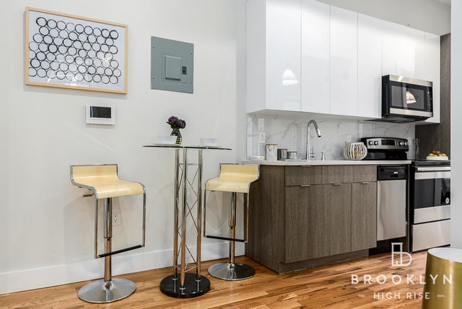 Building Photo - 1671 Lincoln Place