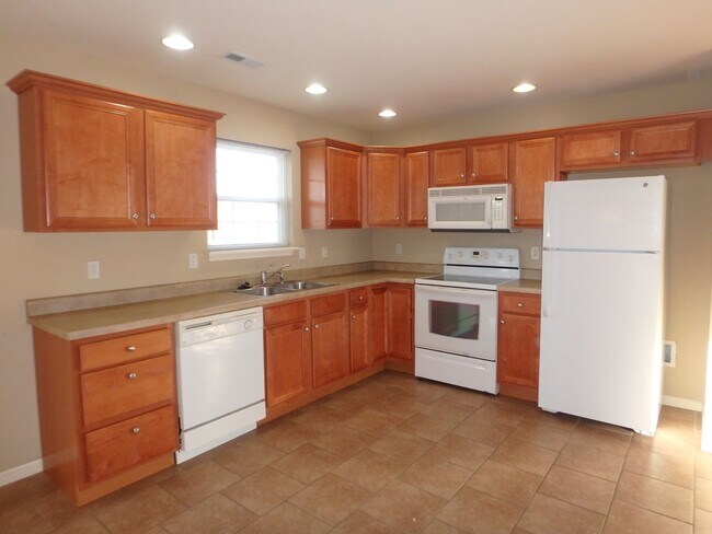 Building Photo - Nice 3 Bed 2 Bath House In Hunters Gate!