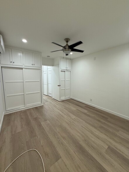 Building Photo - 2140 Beachwood Dr
