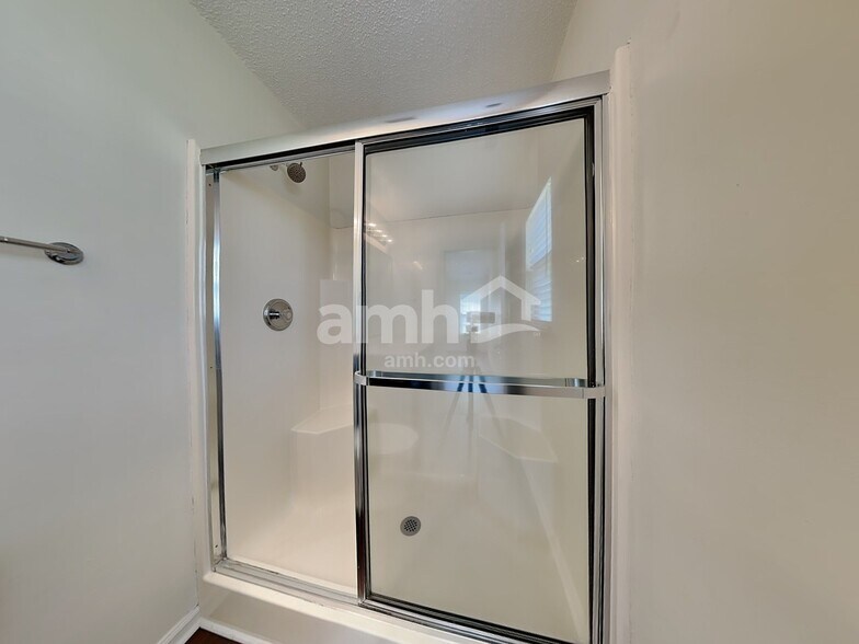 Building Photo - 120 Salem Ridge Ct