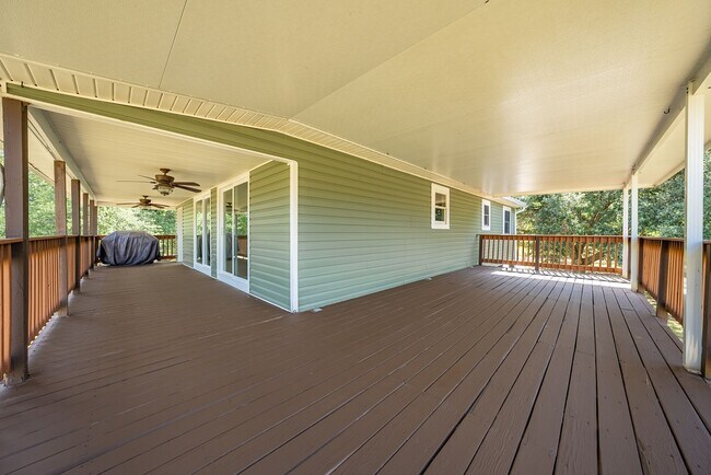 Building Photo - Serene 3-Bedroom Home on 1 Acre Lot