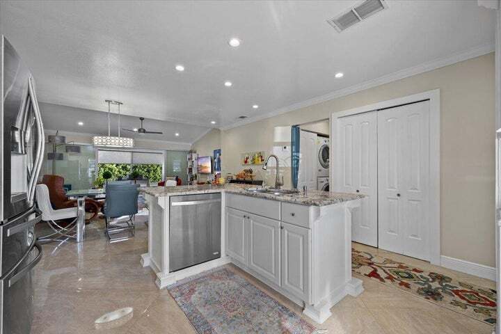 Building Photo - 102 Doe Trail