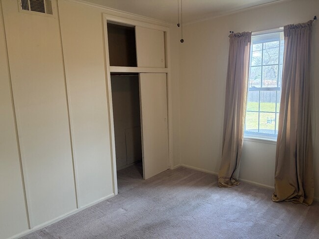 Building Photo - 4005 N Garrison Ave