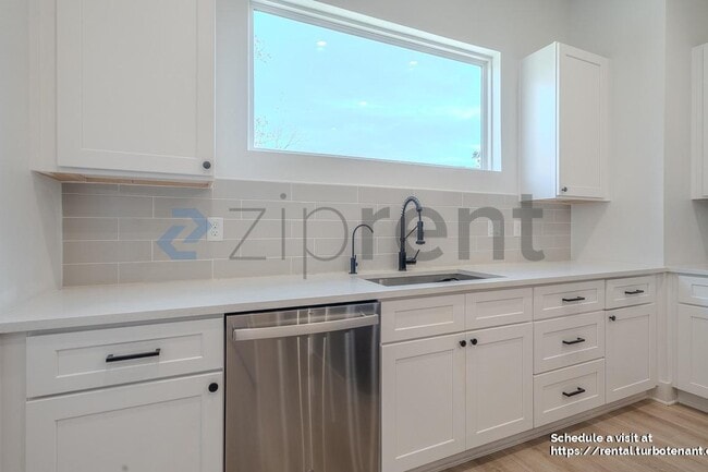 Building Photo - 2852 Cline St