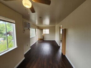 Building Photo - Racetrack 2