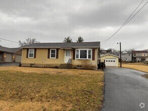 Building Photo - Newmanstown Home -Detached