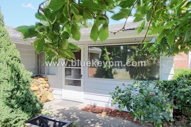 One Month Free Rent with 12 Month Lease: ... - One Month Free Rent with 12 Month Lease:  ...