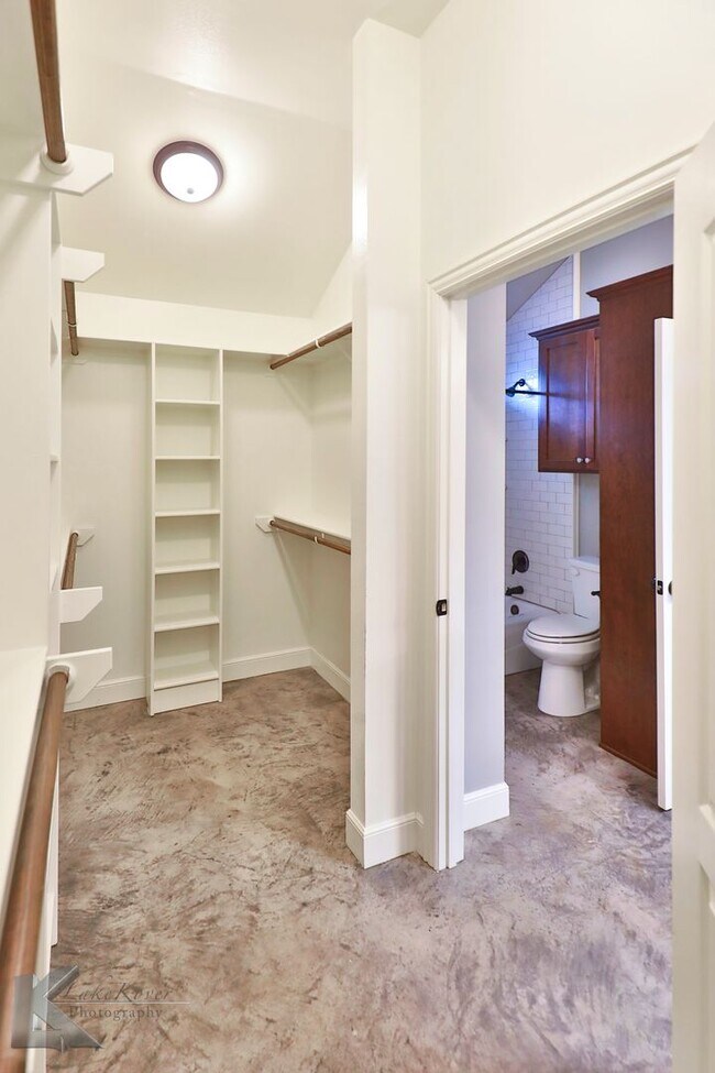 Building Photo - 3812 Carrera Ln