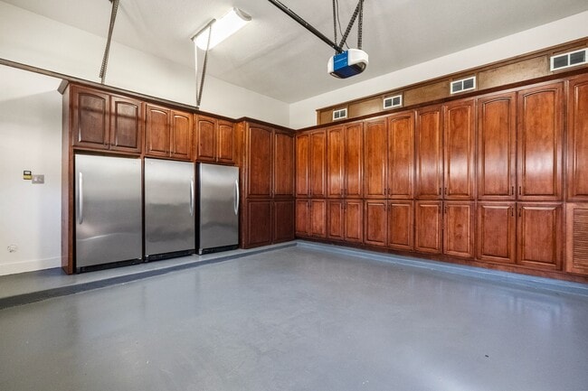 Building Photo - 4134 Bellefontaine