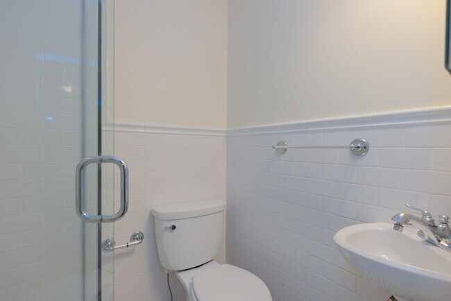 Building Photo - 7 Carthage Ln