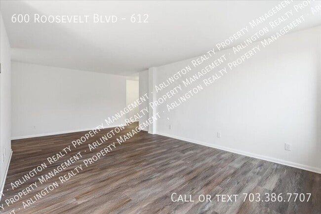 Building Photo - 600 Roosevelt Blvd