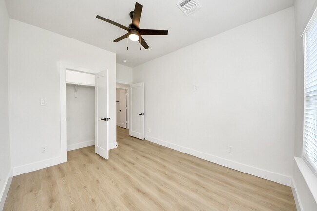 Building Photo - 1316 W Willis St