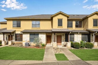 Building Photo - 2101 Town Centre Dr