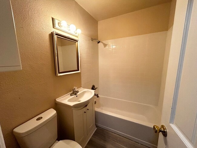 Building Photo - 3 Bedroom SE Portland Home!